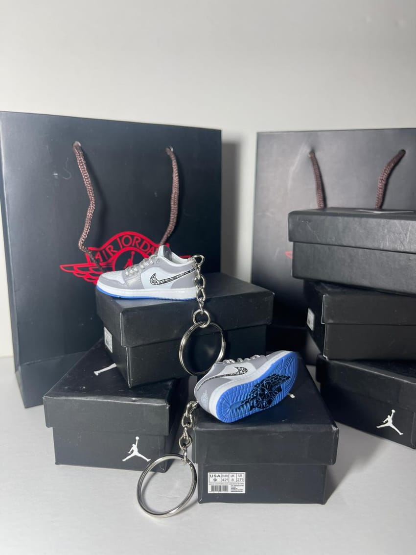 nike/dior mini shoe keychain