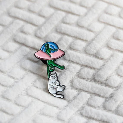 Alien and cat pin