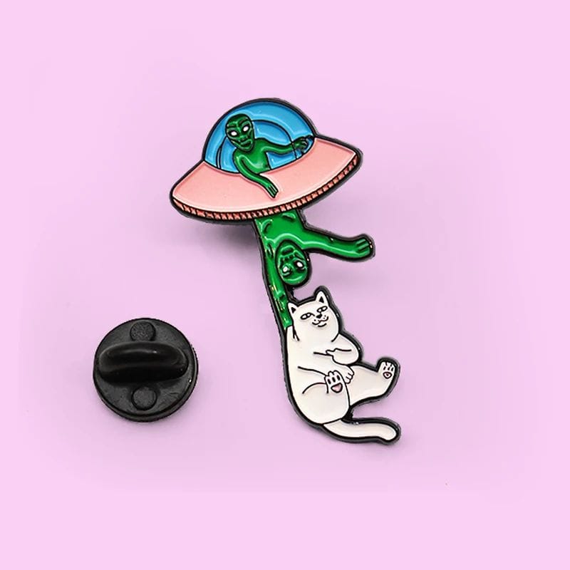 Alien and cat pin