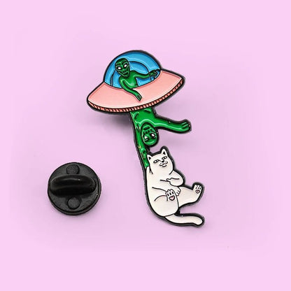 Alien and cat pin