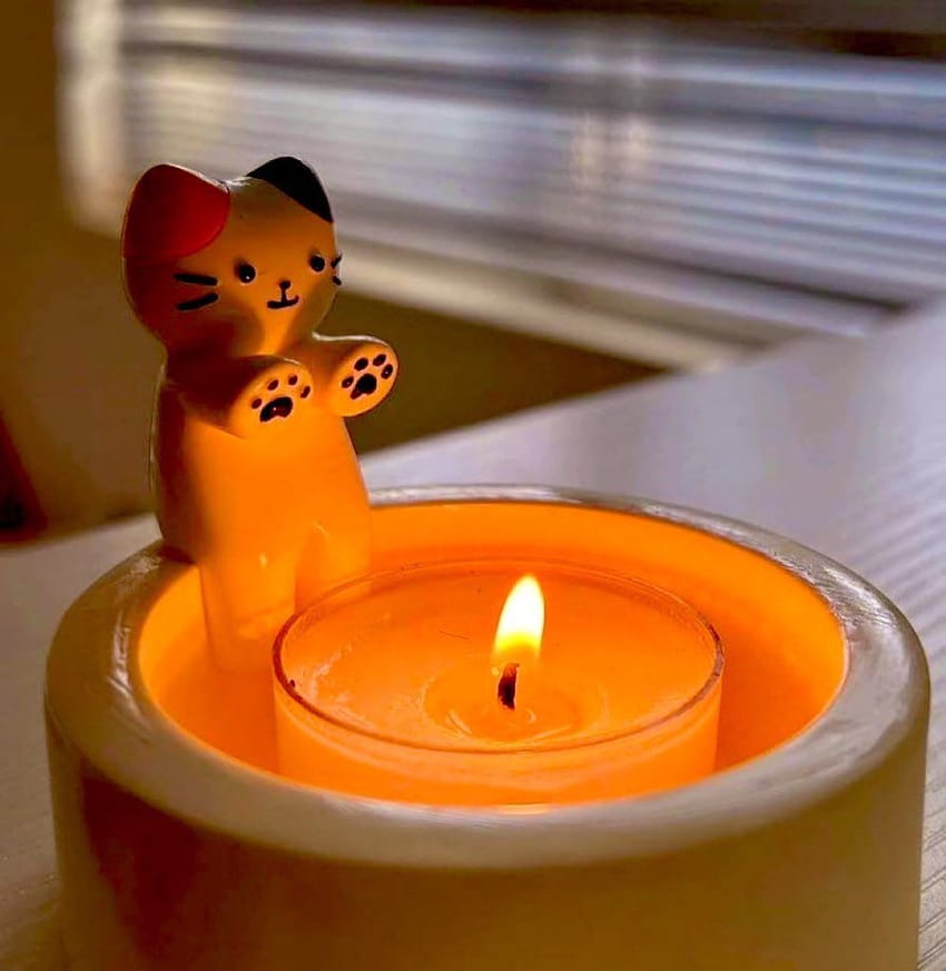 Cat Warming its paws candle holder